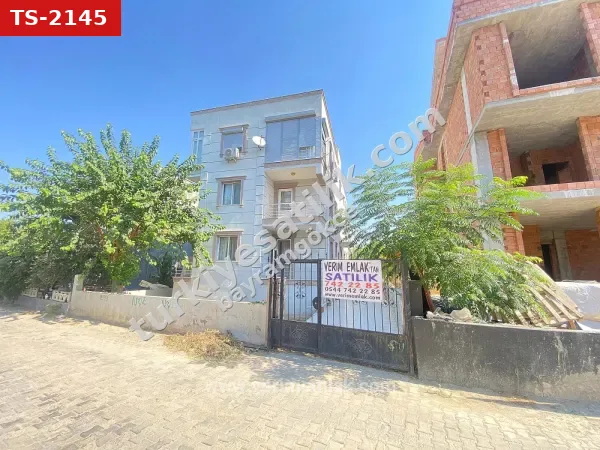 Seferihisar Mersin Alanı'nda denize 400m sıfır eşyalı bahçe katı satılık 2+1 daire